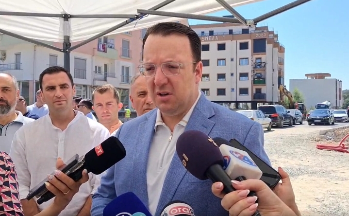 НИКОЛОСКИ: Продолжува поддршката од Владата за Општина Струга, заеднички работиме на големи инфраструктурни проекти