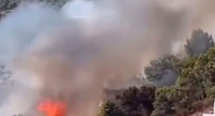 Голем пожар во Саранда, во опасност станбени објекти и познат манастир
