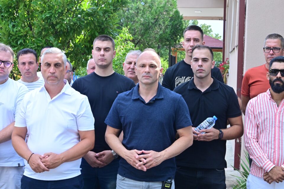 МАНАСИЕВСКИ: „Децата“ на Филипче во Ново Село, кои ги претстави како деца на Македонија, се осудени лица за насилство и дрога