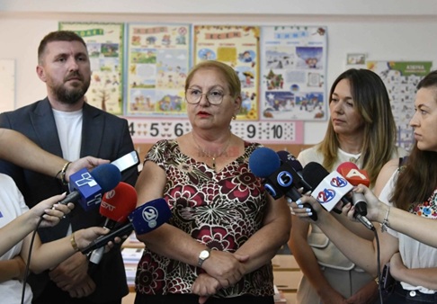 ЈАНЕВСКА: Рацете на политиката подалеку од образованието, тоа не смее да биде поле за политички „лајкови“ и за пресметки