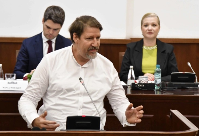 ВАЈЦ: Македонија е полна со природни убавини, треба да се рекламирате да му ги покажете на светот, тоа носи и економска придобивка