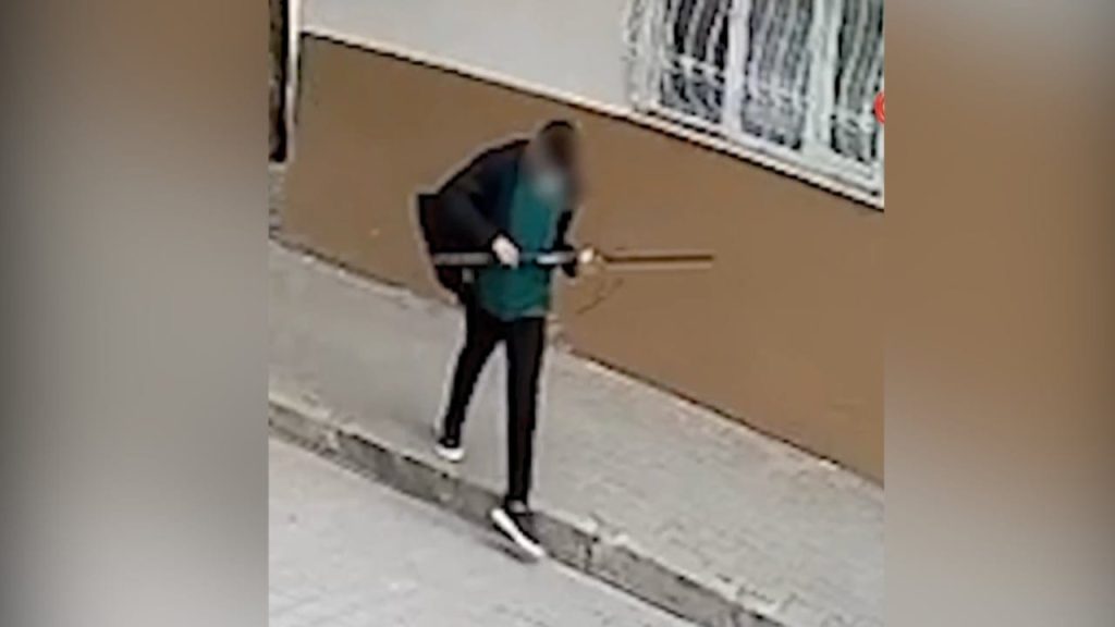 ПУКАЊЕ ПРЕД ШКОЛО ВО ТУРЦИЈА: Повредени се најмалку 8 лица од кои 2 се критични, осомничениот за нападот е уапсен