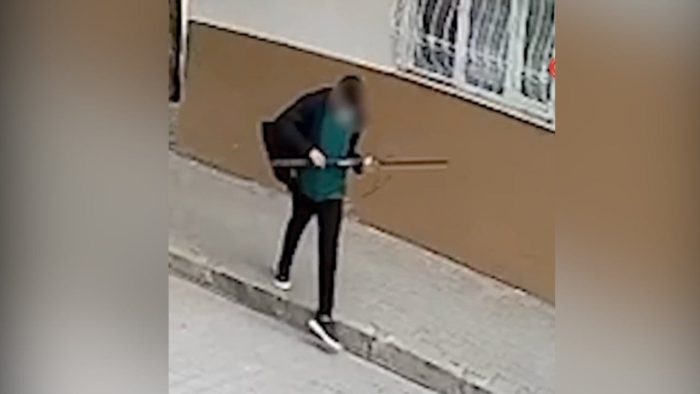ПУКАЊЕ ПРЕД ШКОЛО ВО ТУРЦИЈА: Повредени се најмалку 8 лица од кои 2 се критични, осомничениот за нападот е уапсен