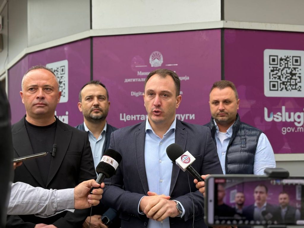 АНДОНОВСКИ: Отворен е новиот Центар за услуги за граѓаните на Кочани, со што ќе имаат олеснет пат до сите услуги од институциите