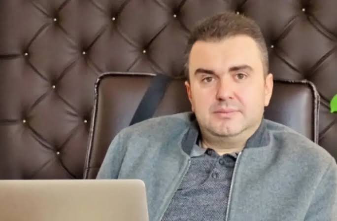 ВРАЌАЊЕ НА КАДРИТЕ НА ЗАЕВ СО ПОТЕРНИЦА: И Чифлигароски се врати дома, се чека и поетот на Заев, екс директорот Васко Ковачевски