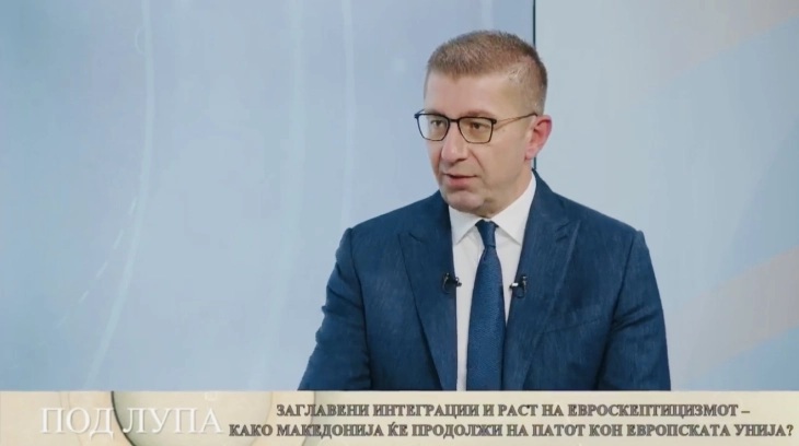 МИЦКОСКИ: Поранешната влада, предводена од Заев, сама прифатила услов промена на Уставот, сега ние се бориме за подобри позиции