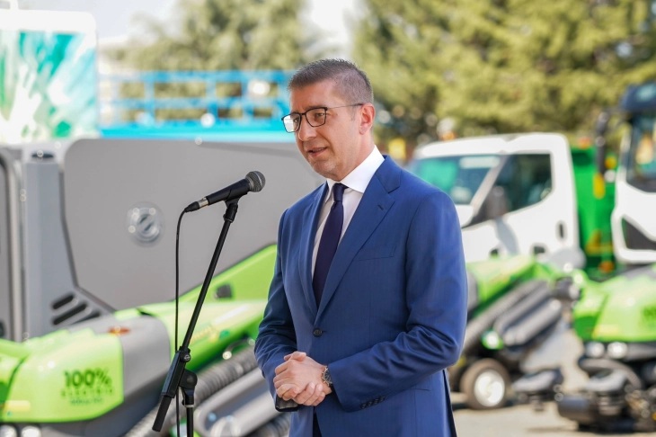 МИЦКОСКИ: Од клекната на колена, распадната и ограбена држава, Македонија станува подобро место за живеење и ќе биде уште подобро