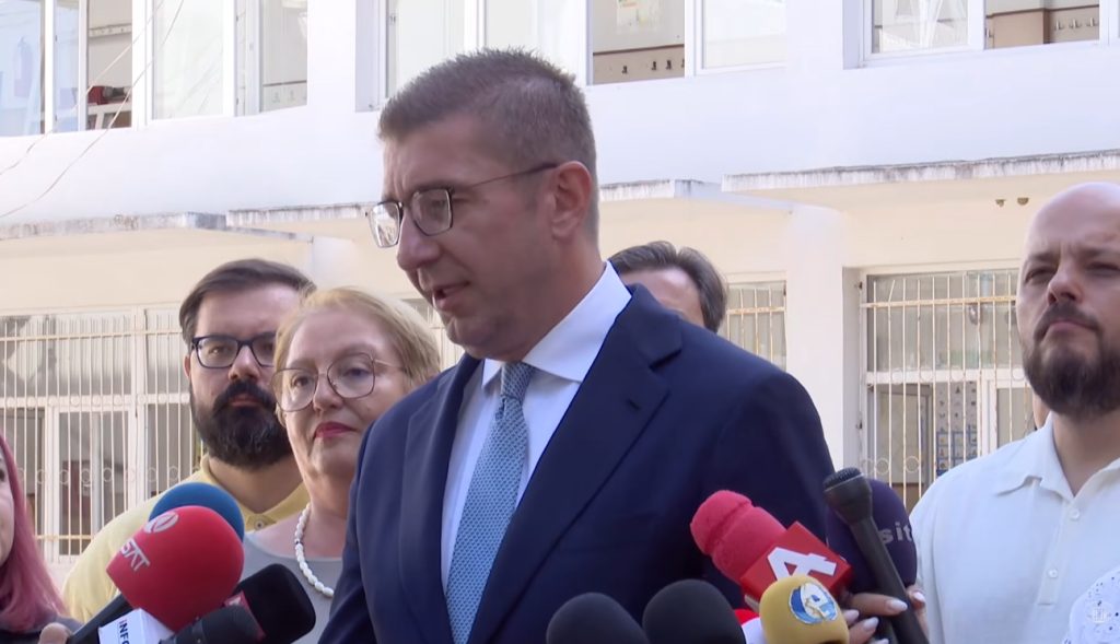 МИЦКОСКИ: Животот има многу предизвици кои треба да ги решавате сами или заедно со своите родители и со другарите во училиштето