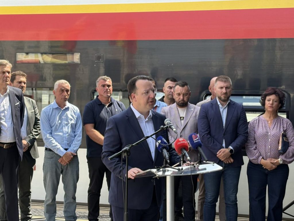 НИКОЛОСКИ: Градскиот воз денеска е почеток на реализацијата на една визија што треба да значи далеку поефикасен јавен превоз