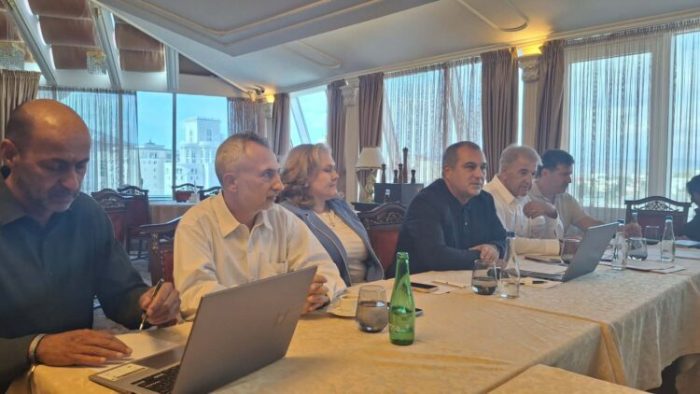 РЕФОРМАТОРИТЕ НА СДСМ: Прво со арно ќе го убедуваме Филипче самиот да се повлече и да си замине од лидерската позиција, а потоа…
