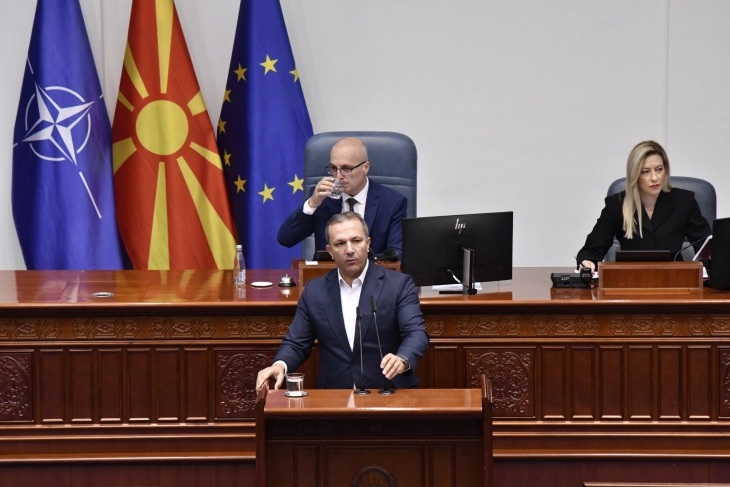 ЕКС МИНИСТЕРОТ НА МВР КАКО ПРАТЕНИК: Спасовски трага по одговор за прославата за што Владата и Државна лотарија веќе одговориле