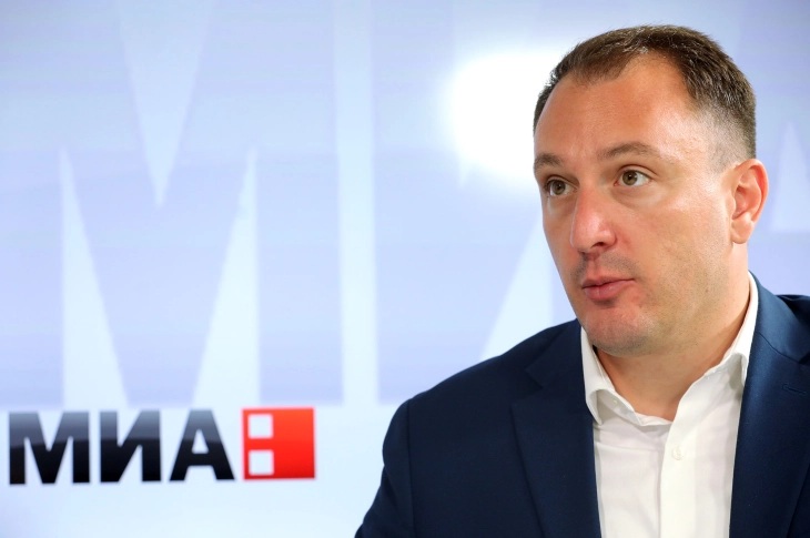 ИНТЕРВЈУ НА АНДОНОВСКИ ЗА МИА: Дата-центрите се чиста индустрија, додека кај нас се креира отпор во ЕУ е трка по инвеститори