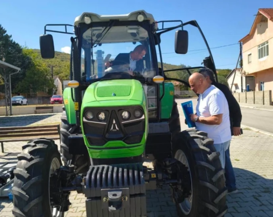Нова опрема за одржување на јавните површини во Дојран