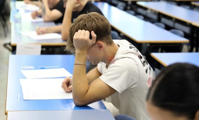 МЕЃУНАРОДНО ОЦЕНУВАЊЕ: Само третина од 15-годишниците во Македонија имаат основни познавања за математика, читање и наука