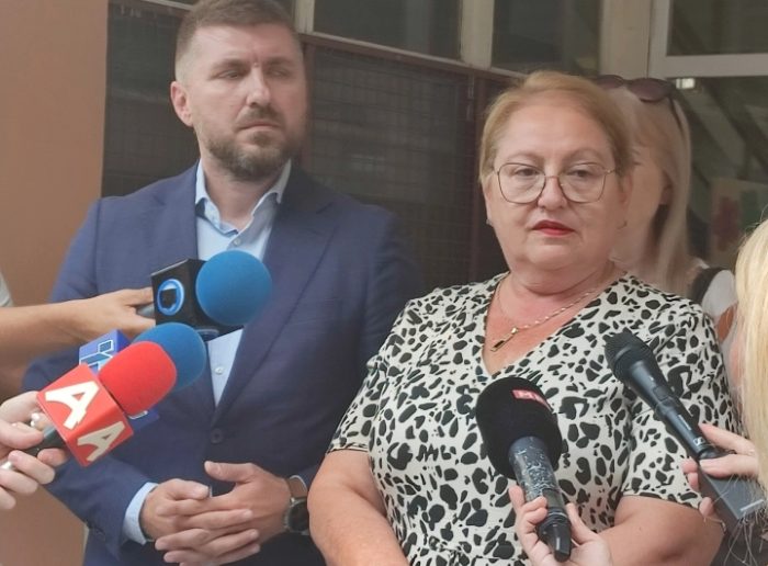 ЈАНЕВСКА: Ова се болни реформи, но во моментов сме во критична ситуација, ново покачување на платите на наставниците во март