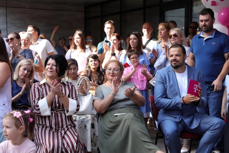 ЈАНЕВСКА ДО УЧЕНИЦИТЕ: Знаењето е најголемата сила што може да ја добиете, тоа богатство никој не може да ви го одземе