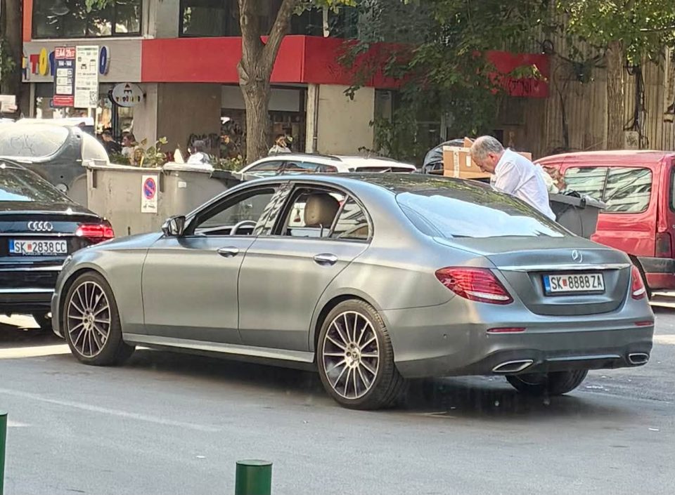 МАНАСИЕВСКИ: Жерновски пак го вози автомобилот на “братучедот”, а богами и непрописно паркира