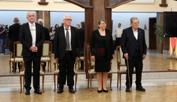 Револуцијата, недостатокот и врвот се трите свети зборови што го објаснуваат човековиот стремеж кон успехот“, вели Венко Андоновски