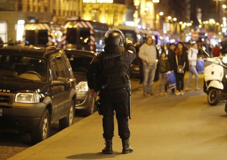 ПОЛИЦИСКИ ЧАС ВО ФРАНЦИЈА: Ситуацијата во текот на ноќта на некои места се смири, мерката ќе биде продолжена таму кај што е потребно