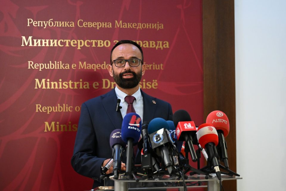 ШАСИВАРИ: До решение за правосудниот испит преку дијалог и аргументи