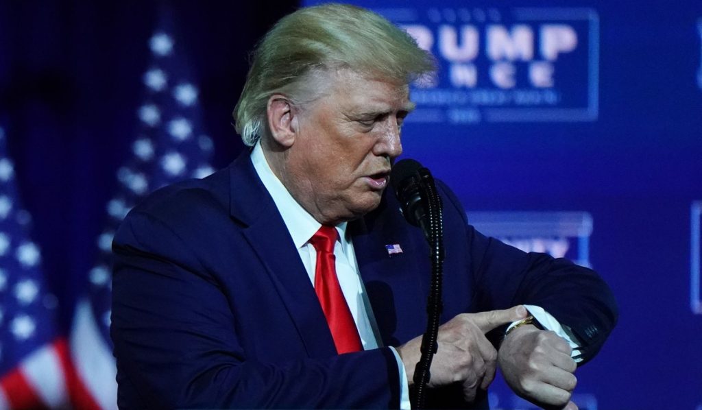 ТРАМП: Поместувањето на часовникот двапати годишно ја чини земјата цело богатство и го зголемува криминалот