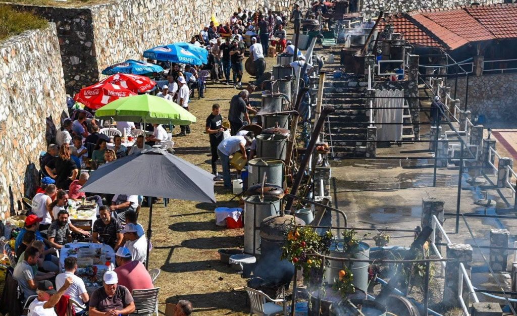 Одложена Валандовската ракијада поради обилните врнежи, манифестацијата се презакажува за следната сабота на 7 ноември