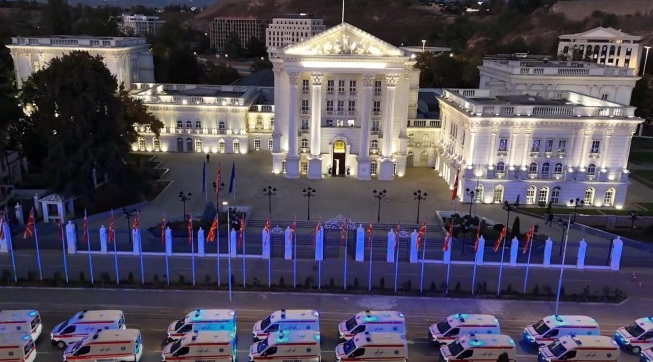 НОВИ АМБУЛАНТНИ ВОЗИЛА: Мицкоски најави промоција на 100 нови болнички возила на паркингот на СЦ Борис Трајковски