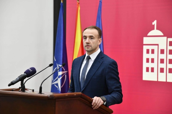 СТОЈАНОСКИ: Решаваме децениска неправда со предлог-законот договорните ангажмани да се заменат со редовен работен однос