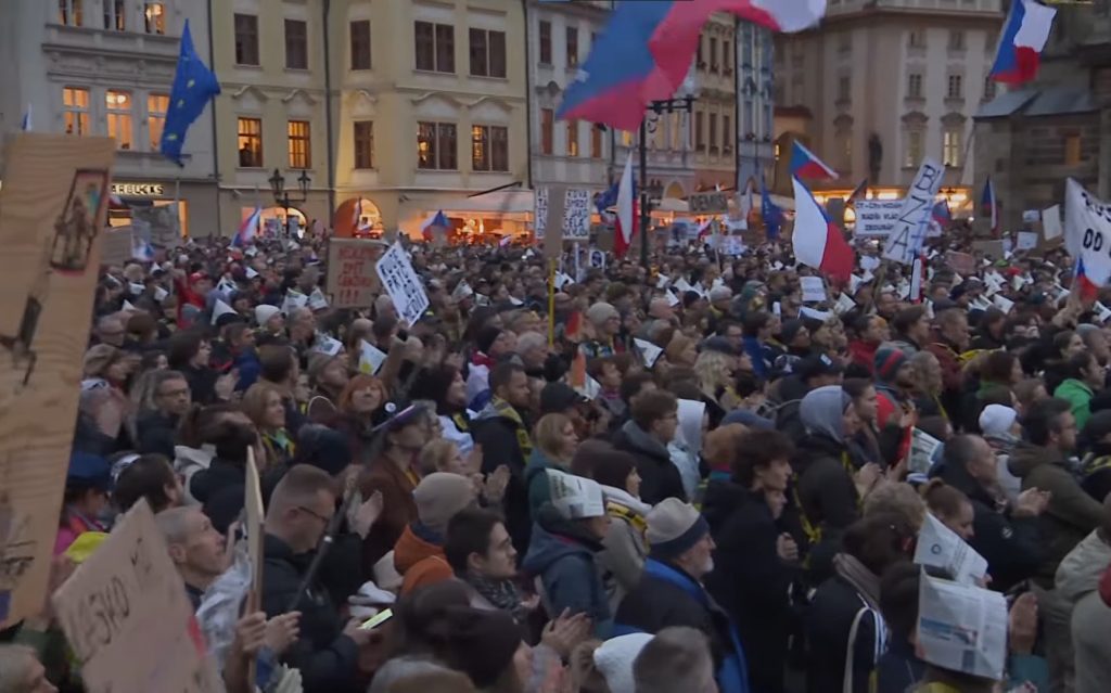 Илјадници луѓе протестираа против реформата на чешките медиуми