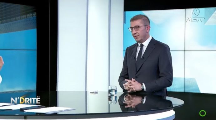 МИЦКОСКИ: Уставните измени минатата влада ги направи критериуми за членство во ЕУ, откако претходно го смени името