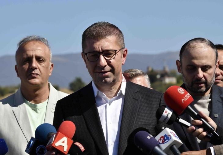 МИЦКОСКИ: Исклучително пријателска средбата со Фон дер Лајен, која кажа дека ни стои на маса наследството од СДСМ и ДУИ за смена на Уставот