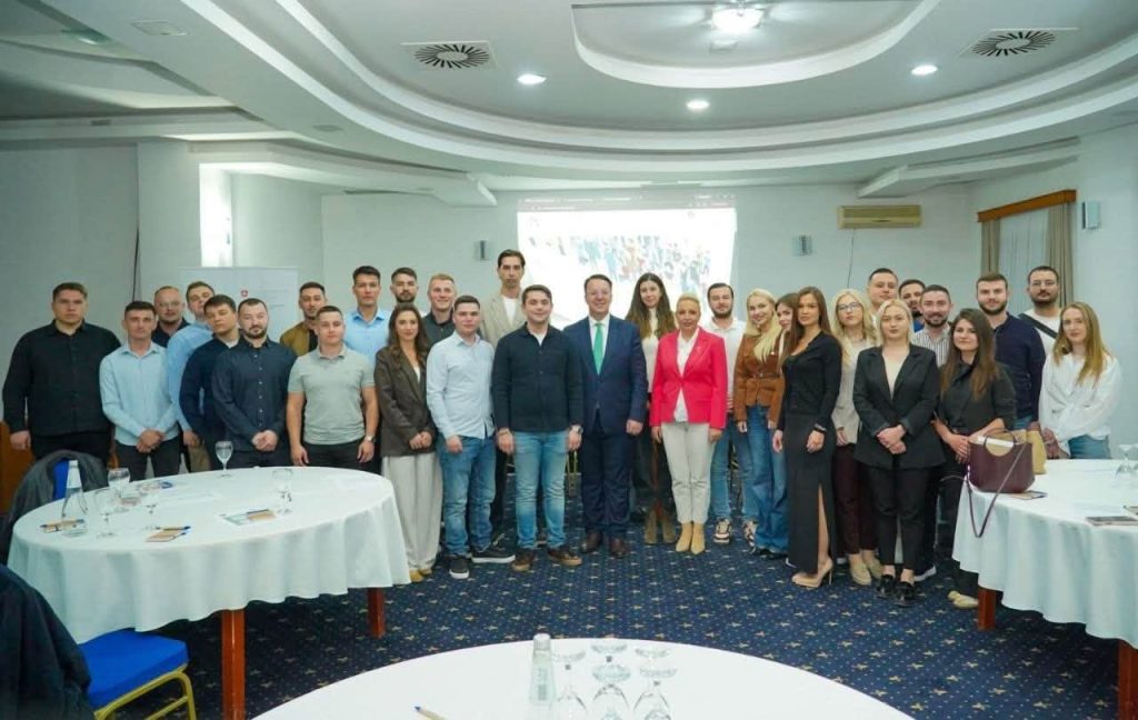 НИКОЛОСКИ СО УМС СТРУМИЦА: Нова генерација со нови идеи и визии за Македонија