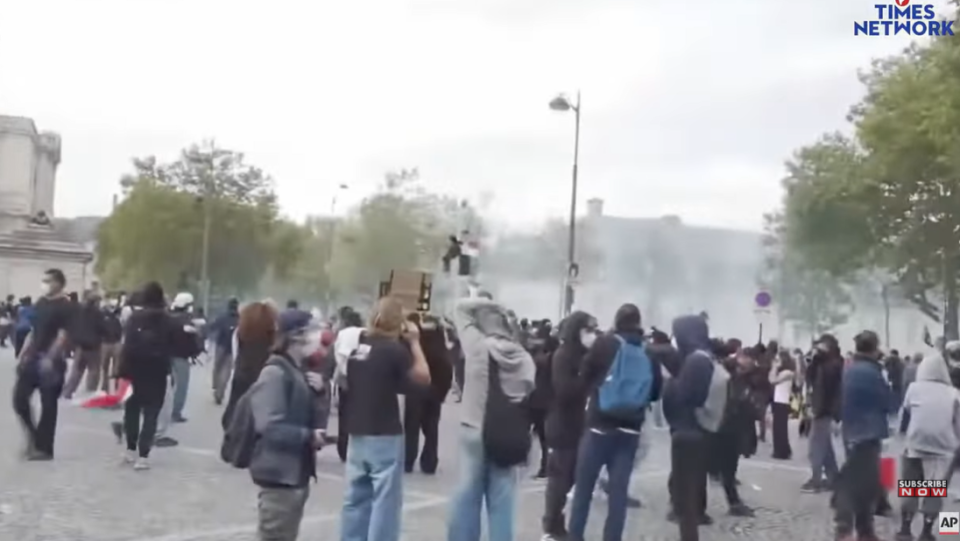 Протестите во Париз, Лион и Стразбур ескалираа во судири со полицијата, уапсени 166 лица (ВИДЕО)