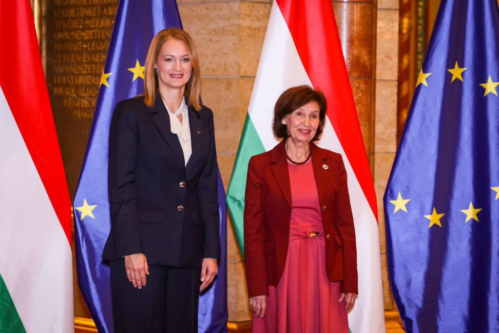Сиљановска на свечената седница на унгарскиот парламент при одбележувањето на 70 години од Унгарската револуција