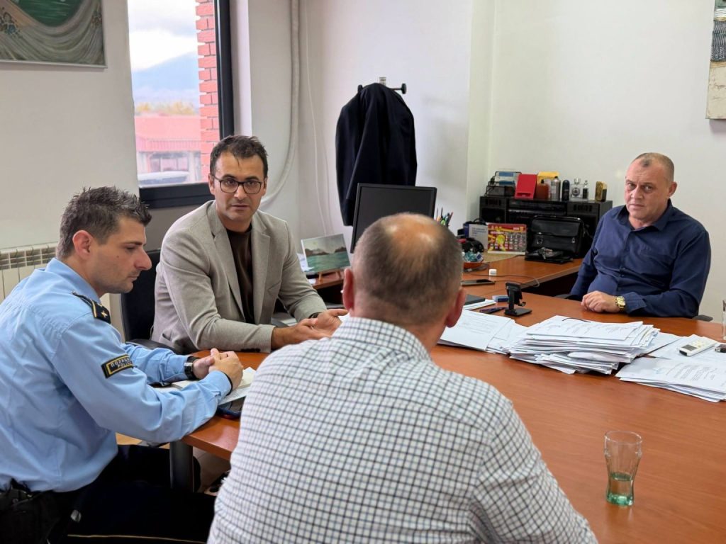 Стојкоски во посета на инспекторите и полицајците од ЕВР Ѓорче Петров по двете убиства