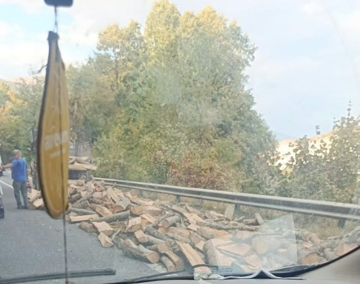 (ФОТО) Внимателно возење на патниот правец Стража – Гостивар